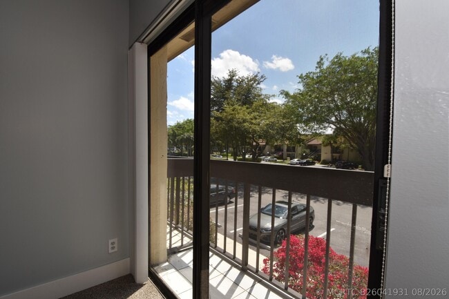 Building Photo - 5087 Oakhill Ln