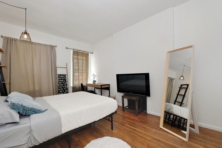 Building Photo - 474 9th Ave