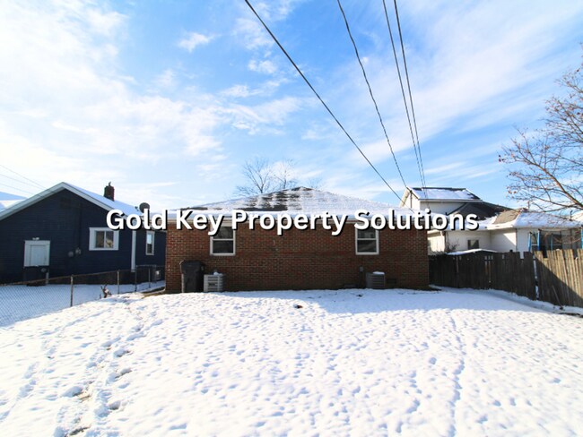 Building Photo - 2418-2418 1/2 Central Ave Anderson, IN 46016