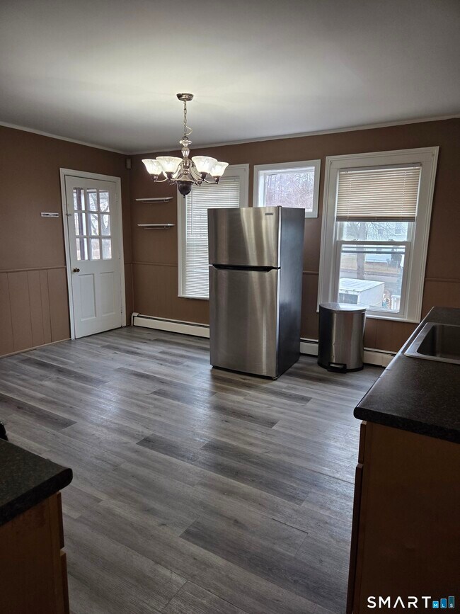 Building Photo - 3 Botsford St