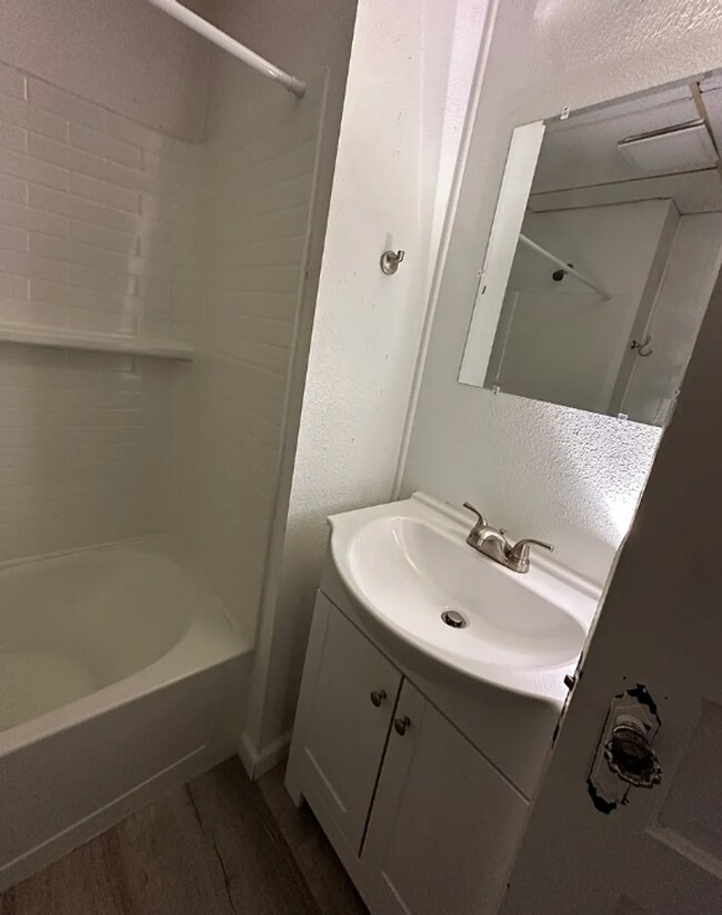 Building Photo - 2418 Central Ave