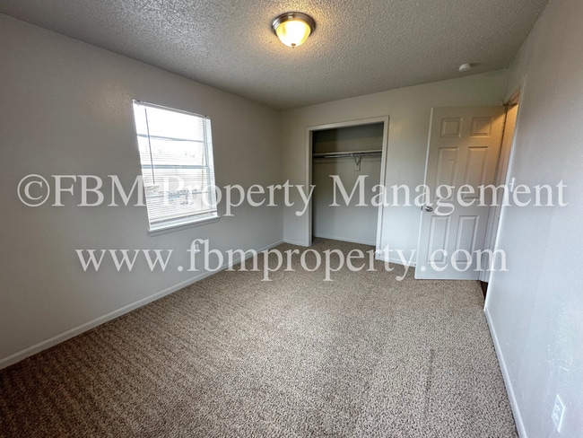 Building Photo - 825 Tehuacana Hwy