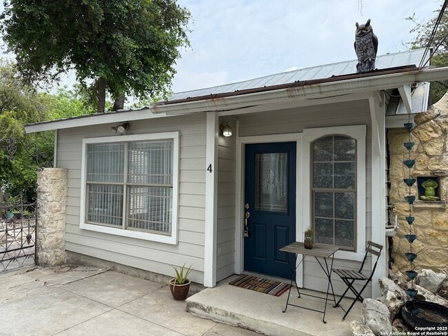 Primary Photo - 423 W Craig Pl
