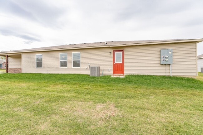 Building Photo - Like New 3-bedroom 2 bath Duplex in Lincol...