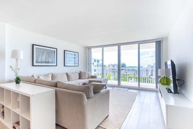 Building Photo - 3546 S Ocean Blvd