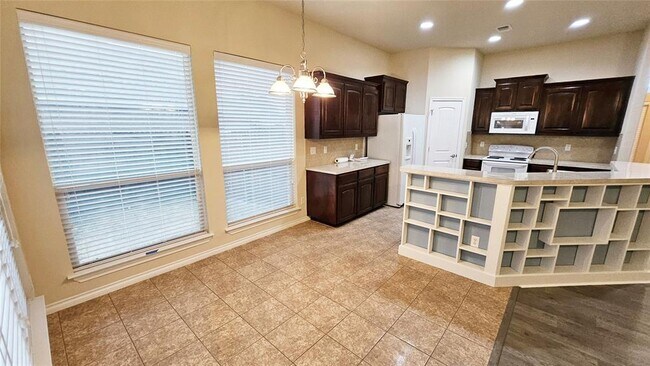 Building Photo - 1824 Woody Ln