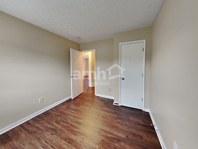 Building Photo - 3559 High Creek Dr