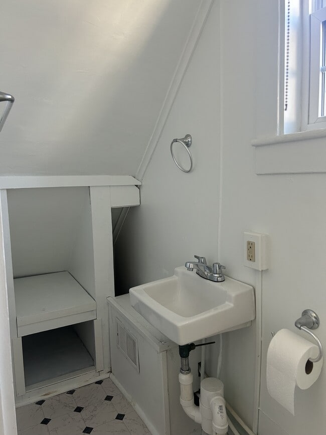 Building Photo - 11 Trinity St