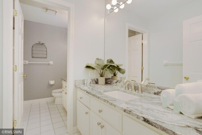 Building Photo - 14888 Pondview Cir
