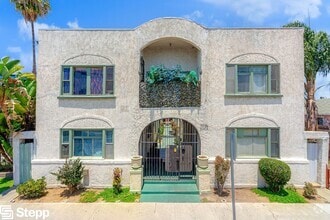 Building Photo - 1049 E 5th Street