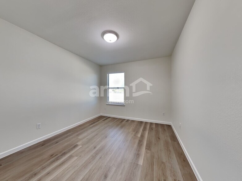 Building Photo - 347 Tioga Dr