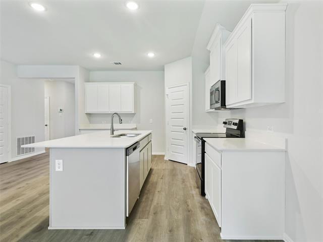 Building Photo - 1805 St James Pl Ln