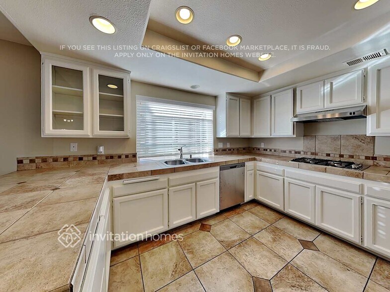 Building Photo - 40181 White Leaf Ln