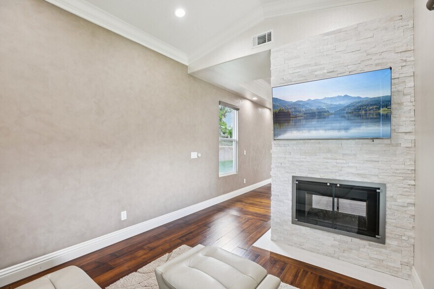 Building Photo - 27048 Triumph Ave