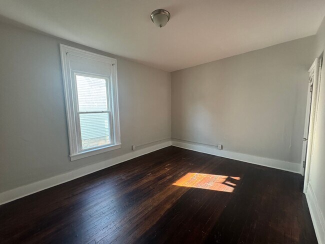 Building Photo - 302-304 Lenox Ave