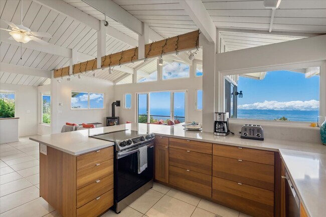 Building Photo - 18-505 Haleakala Hwy