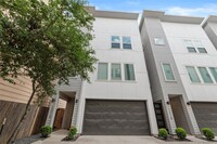Building Photo - 1304 Hussion St