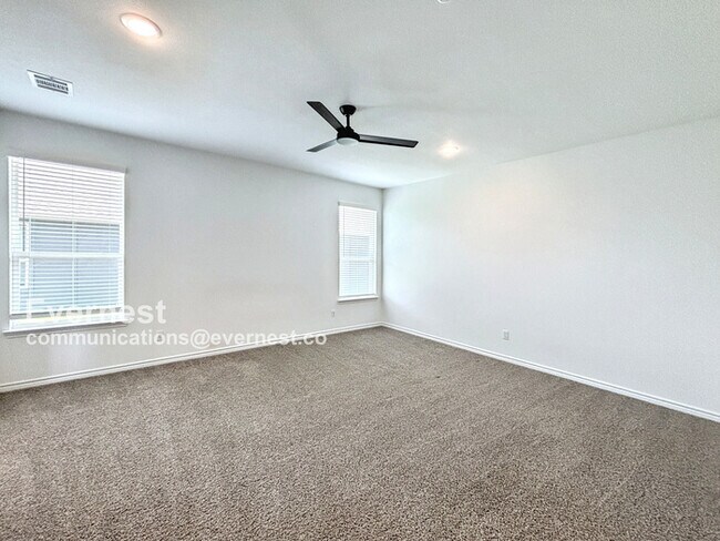 Building Photo - 2115 Hornbeam St