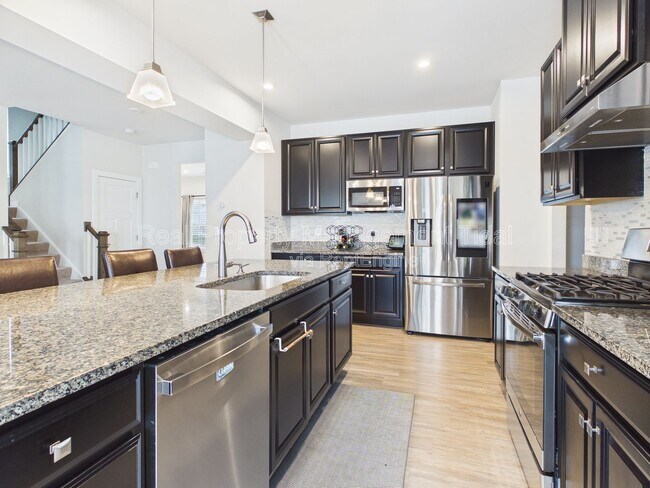 Building Photo - 555 Oliver Wy