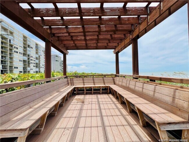 Building Photo - 4225 N Hwy A1A