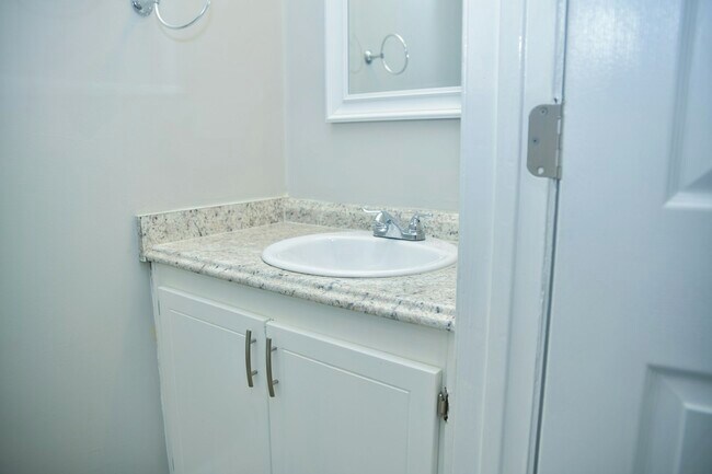 Building Photo - 4889 Old Bainbridge Rd