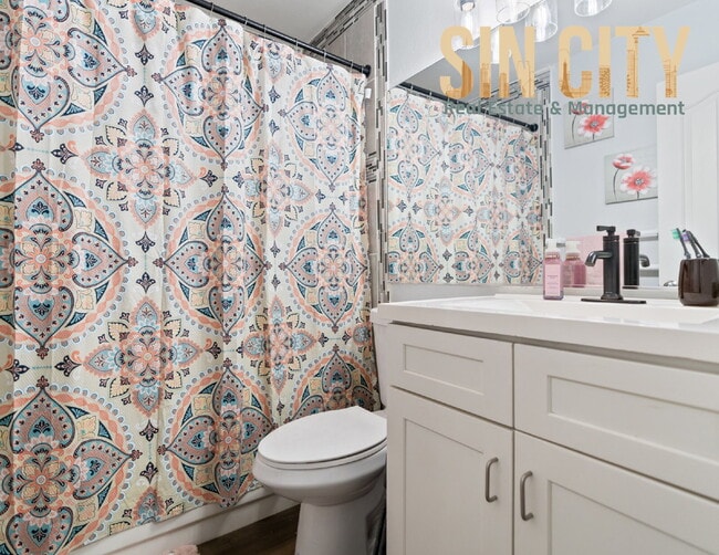 Building Photo - "Charming 3-Bedroom Oasis in Las Vegas wit...