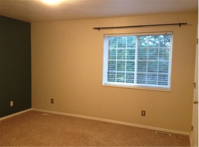 Building Photo - 144 Coventry Pl