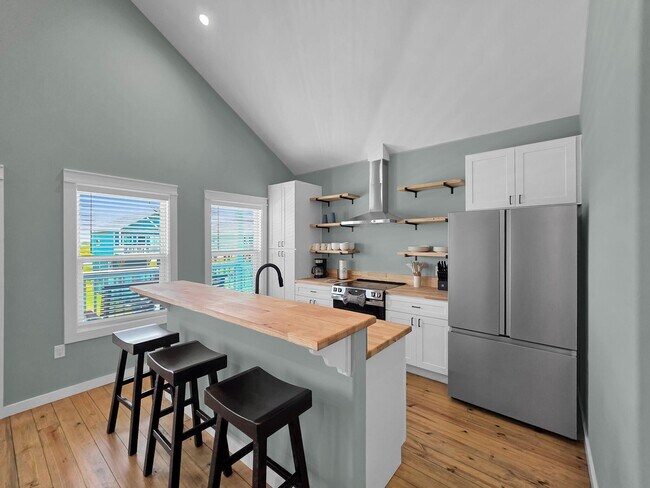 Building Photo - 1032 Sunset Cir
