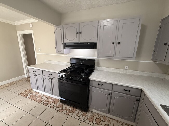 Building Photo - 1621 Glenview Ave