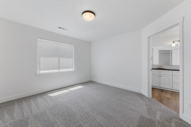 Building Photo - 1713 Willow Way