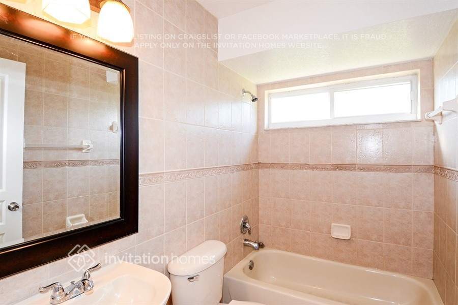Building Photo - 1371 Denlow Ln