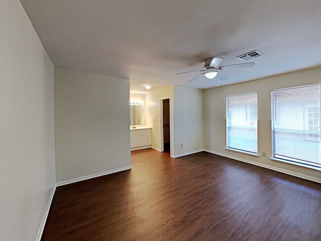 Building Photo - 15834 Fox Springs Dr
