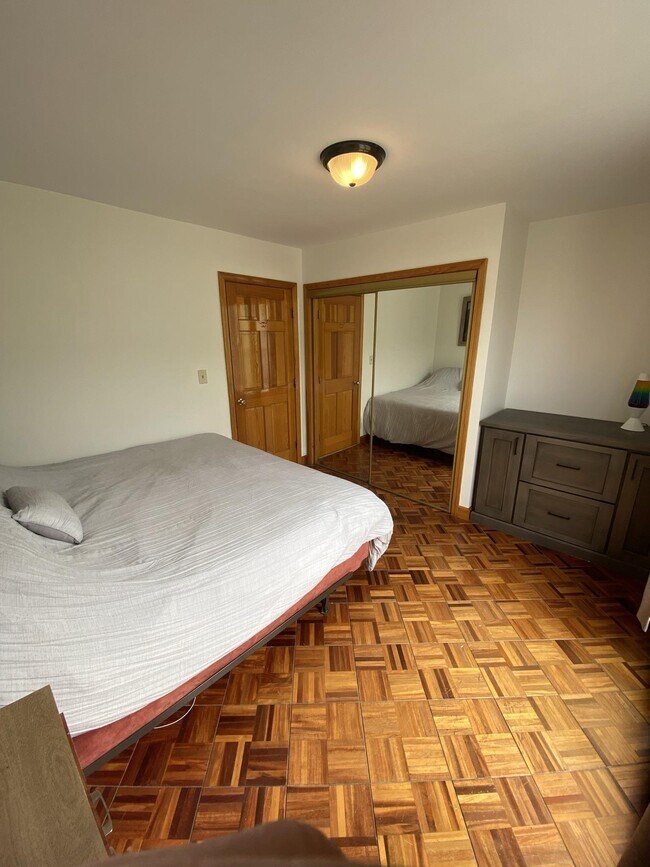 Building Photo - 93 Glen St