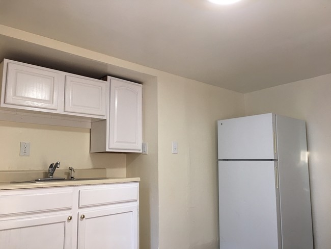 Building Photo - 86 Adeline St