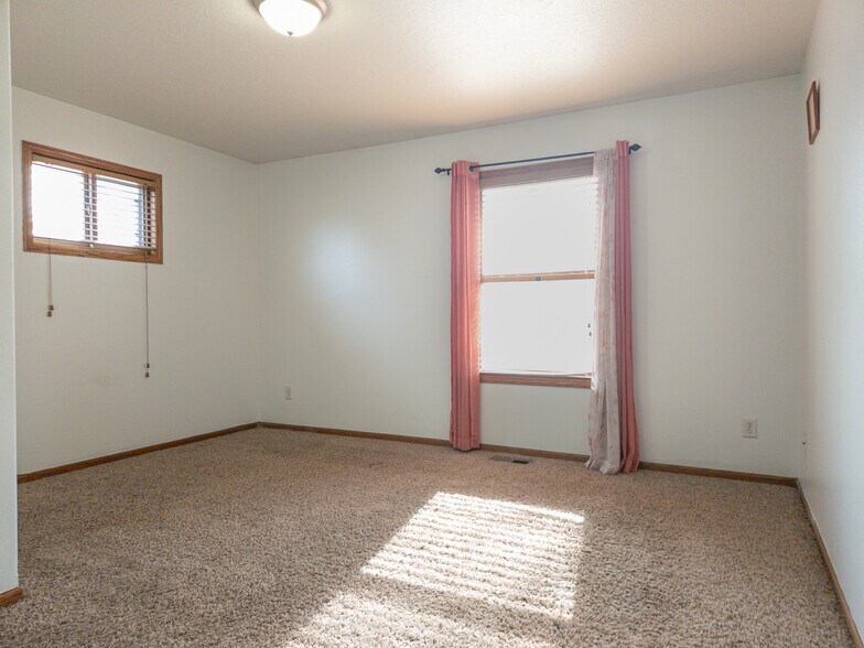 Building Photo - 5804 Snyder Ave