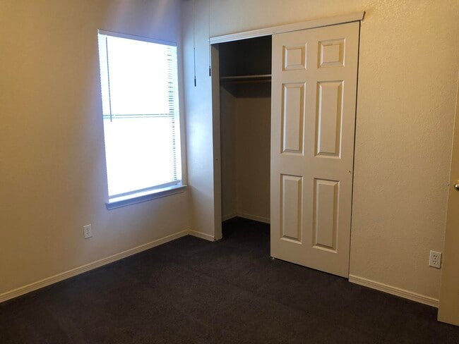 Building Photo - 1722 E Rio Grande Ave