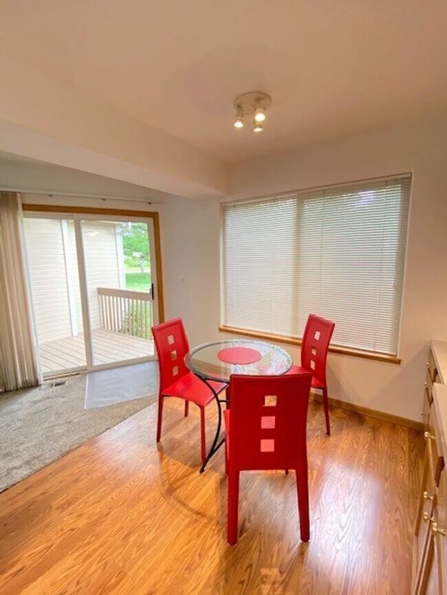 Building Photo - Large 3 Bedroom, 2.5 Bath Townhome with 2 car attached garage in Northwest Loveland, CO