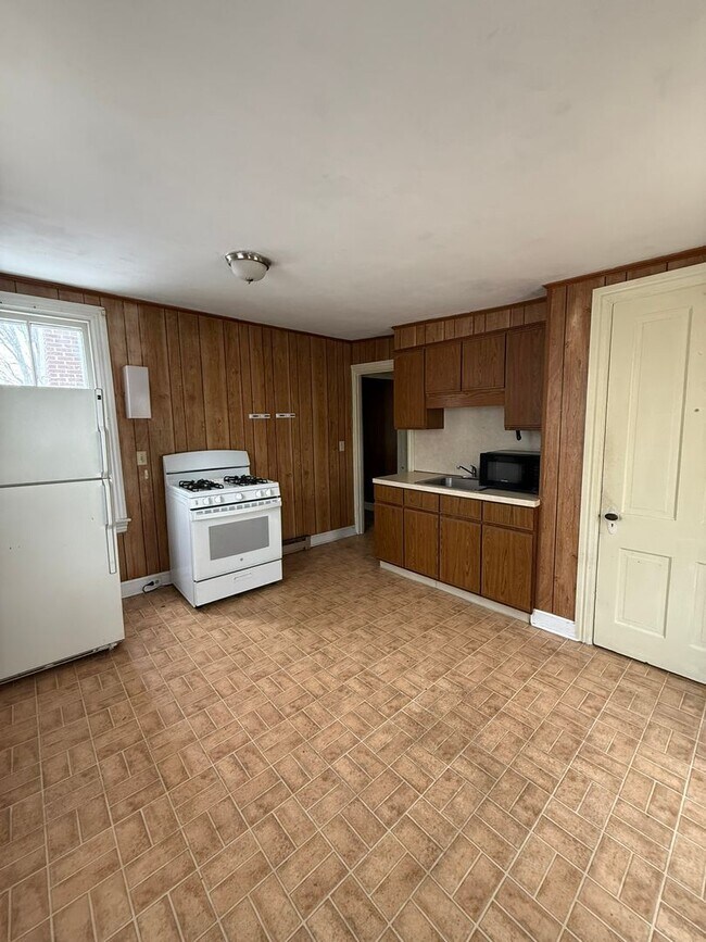 Building Photo - 344 E Park St