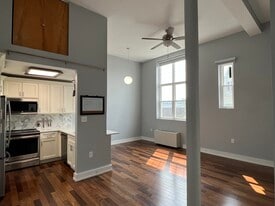 Building Photo - 450 7th St