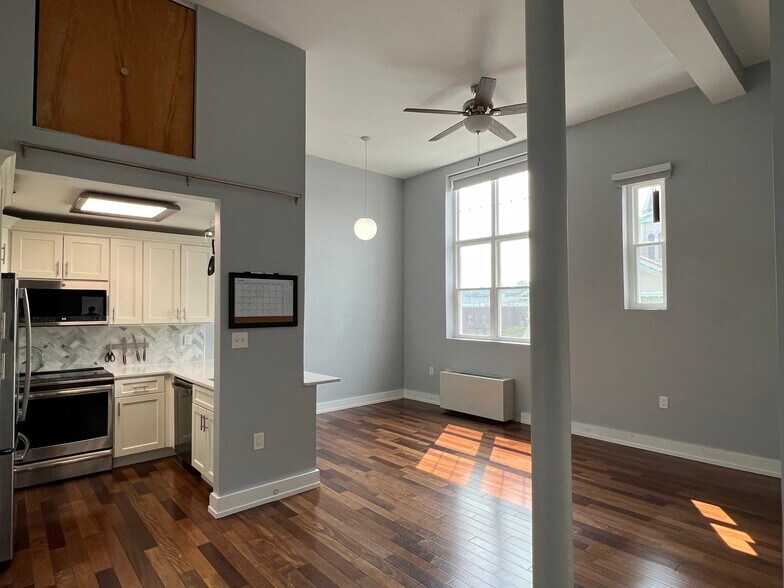 Primary Photo - 450 7th St