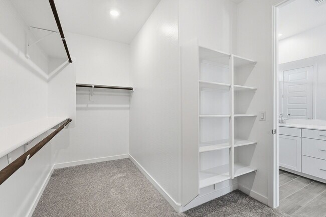 Building Photo - 8147 E Paloma Ave