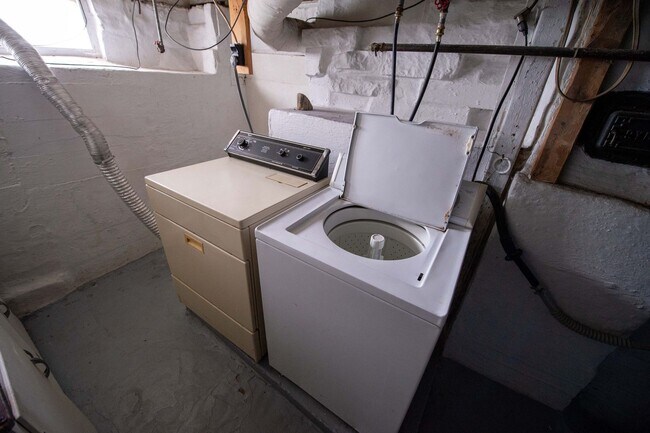 Building Photo - 112 E 15th St