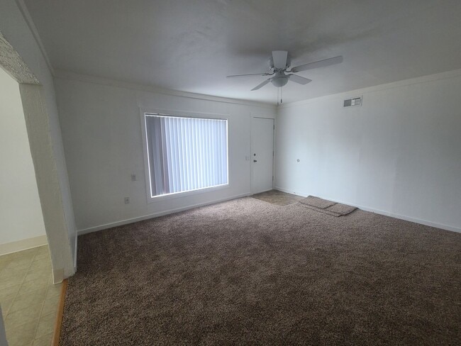 Building Photo - 2 bedroom, 1 bath downtown Dallas with yard