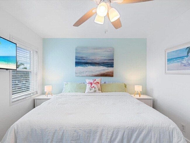 Building Photo - 2600 N Surf Rd