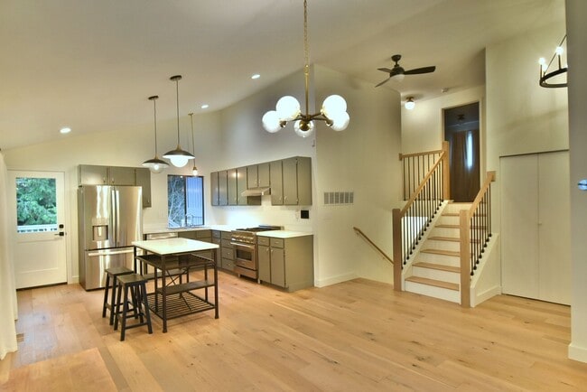 Building Photo - 4bd/3ba Mukilteo House