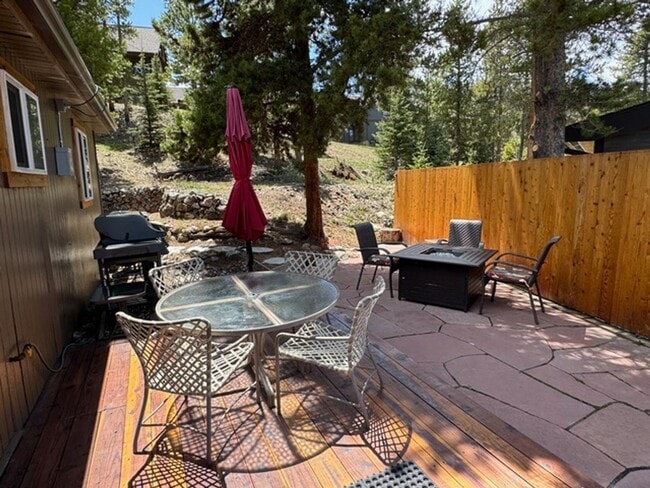 Building Photo - WOOF WOOF!  Come enjoy this pet friendly 3 Bedroom Breckenridge Home!  Hiking Trails and a Clubho...