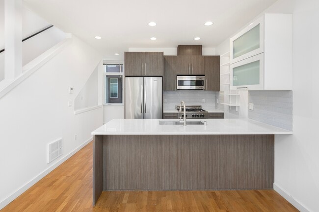 Building Photo - 209 13th Ave E