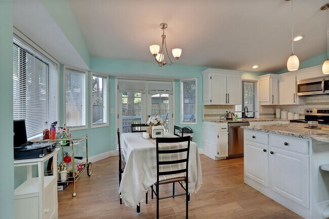 Building Photo - Just like New Home in Steilacoom