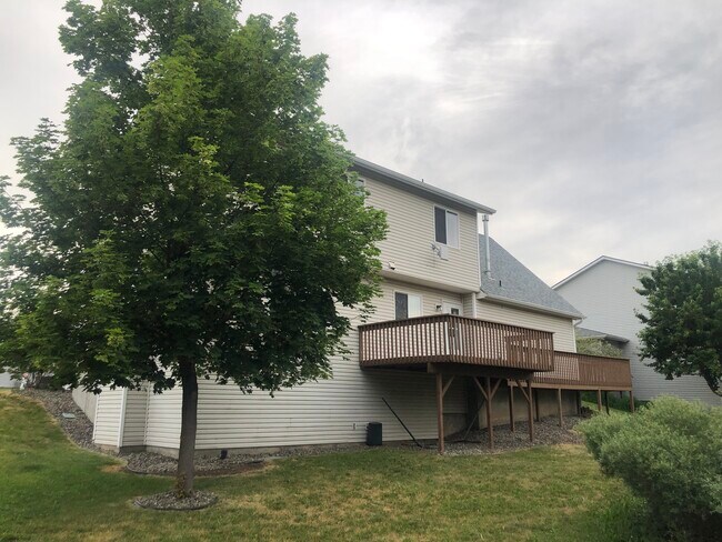 Building Photo - 1500 NW Canyon View Dr