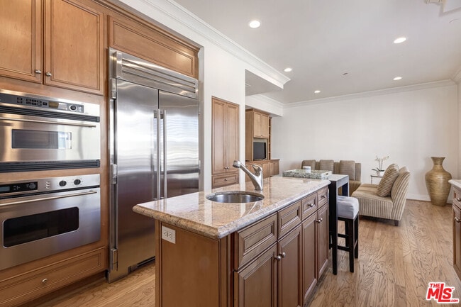 Building Photo - 132 S Maple Dr